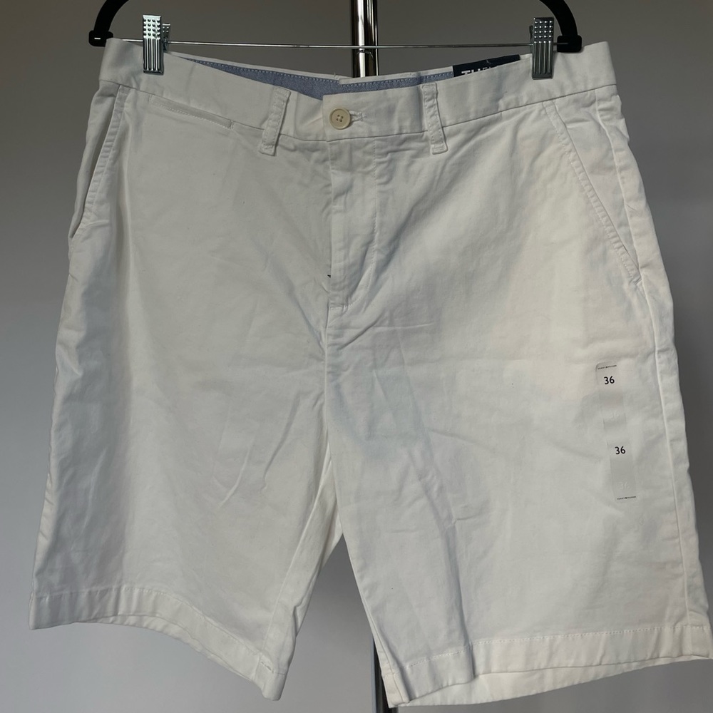 New White Tommy Hilfiger shorts size 36”
